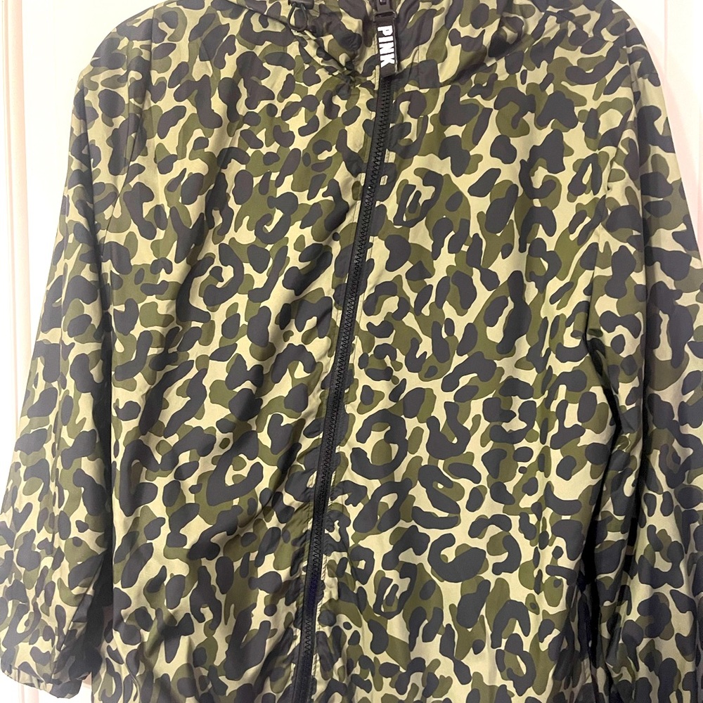 Victoria-Secret-Pink-windbreaker-jacket-camouflage-Size-XS